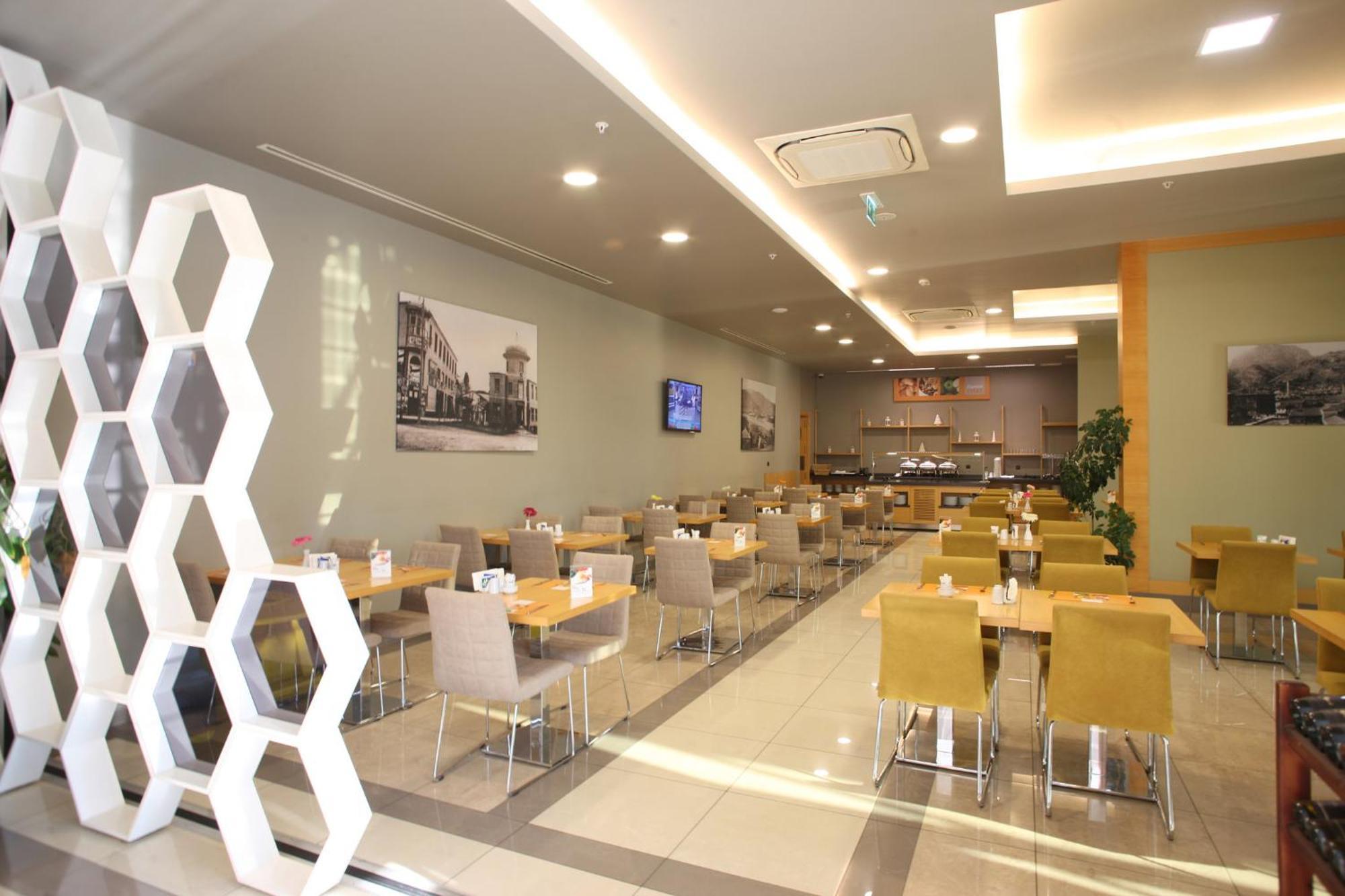 Holiday Inn Express Manisa-West By Ihg Esterno foto