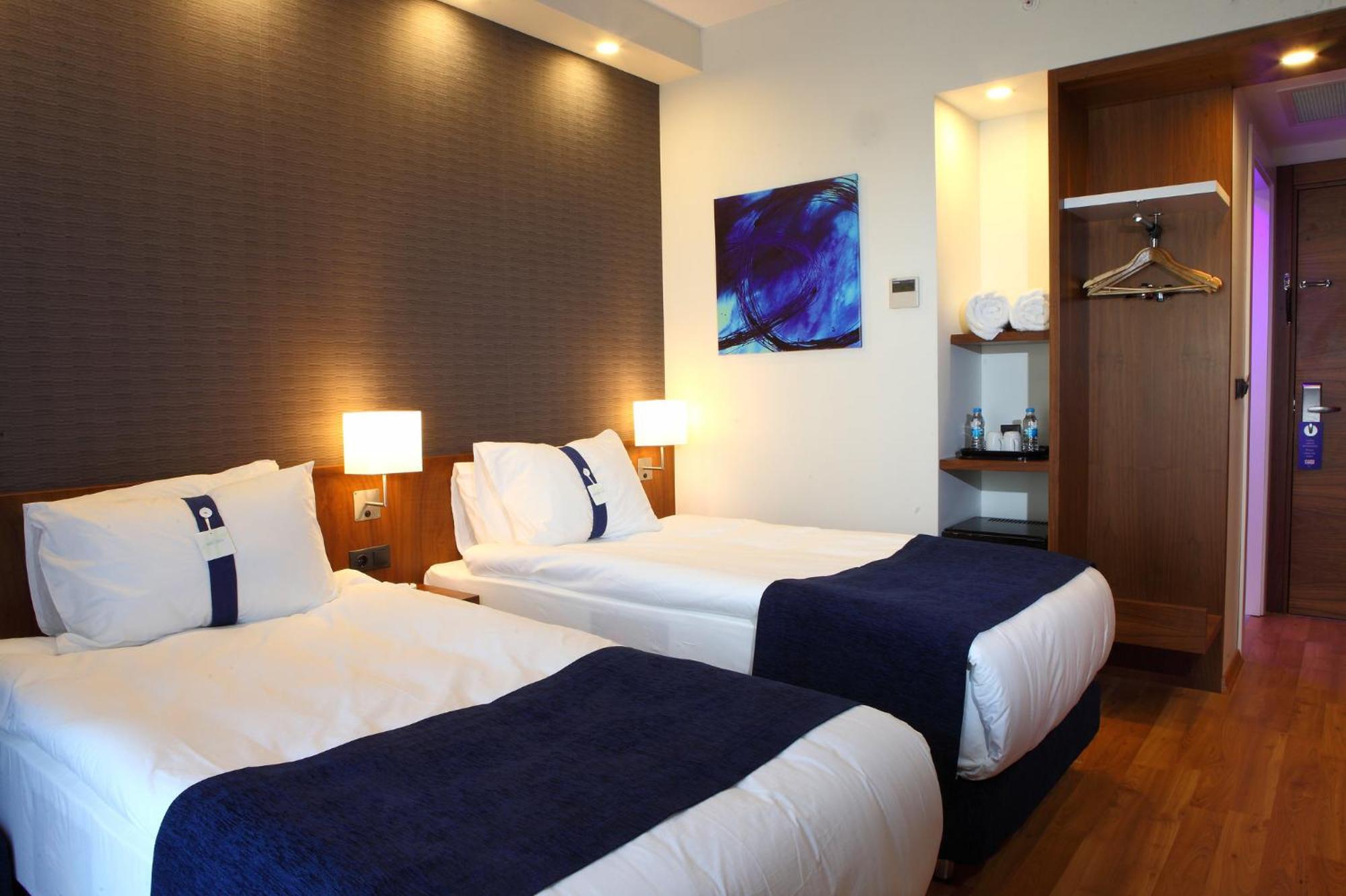 Holiday Inn Express Manisa-West By Ihg Esterno foto